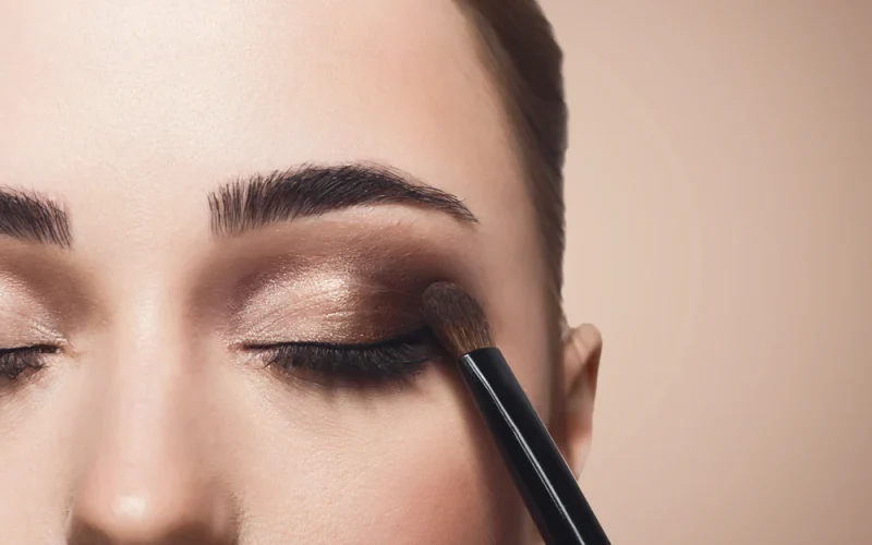 Master the Art of a Smoky Eye: Step-by-Step Guide to Achieving a Professional Look at Home.